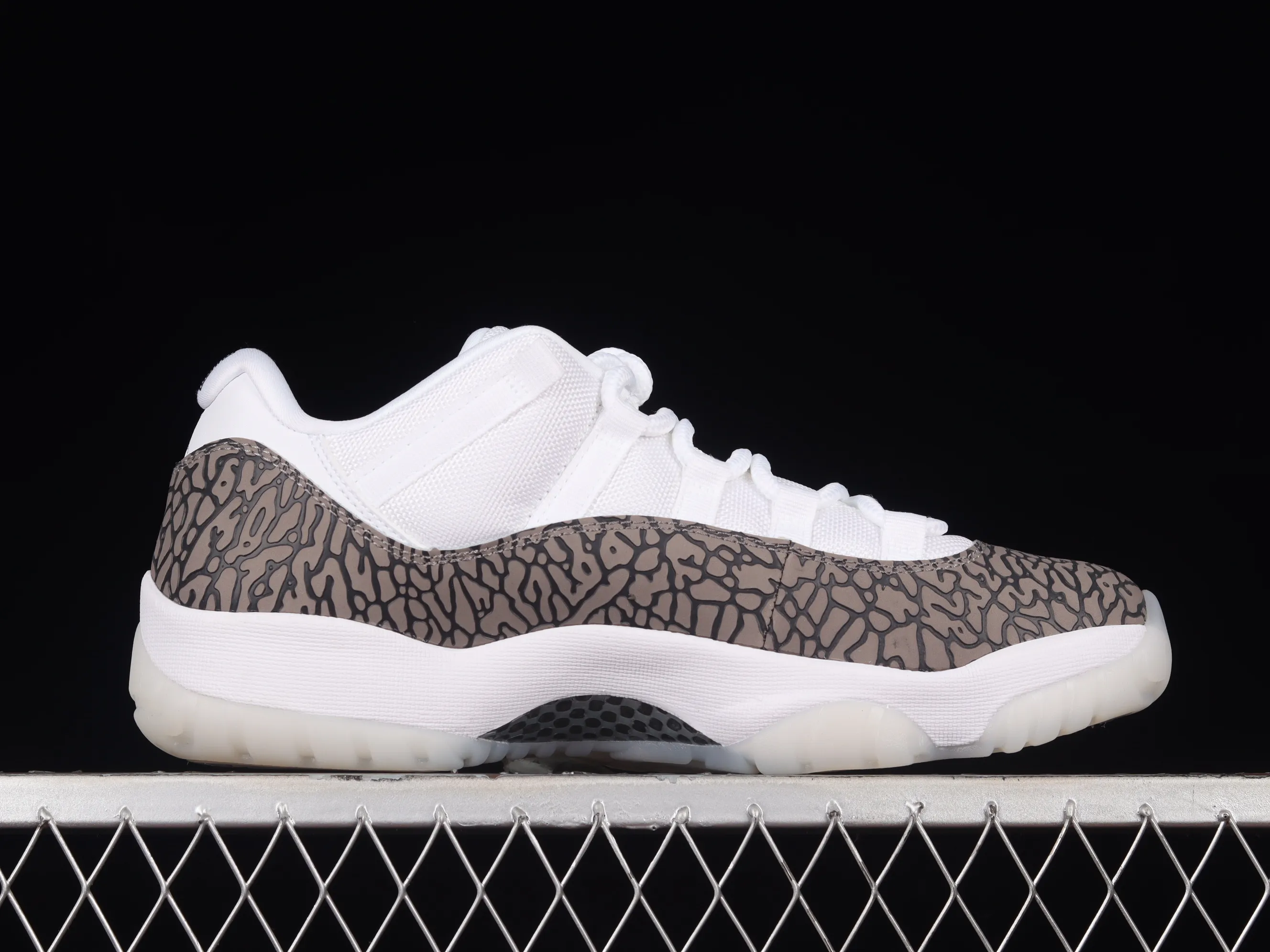 All categories Air Jordan Jordan series basketball shoes Air Jordan 11 F version Air Jordan AJ11 Low "White Cement" AJ11 Joe 11 white cement gray snake pattern genuine carbon AV2187-140